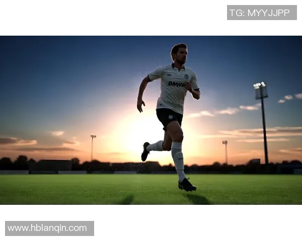 足球场上球星与宠物狗的温馨时刻：他们是如何与爱犬一同征战绿茵的